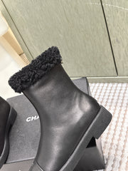 CHANEL 25S CALF-HIGH BOOTS IN BLACK CALFSKIN LINED WITH SHEEPSKIN