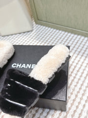 CHANEL 25S FLUFFY SLIDERS IN BEIGE AND BLACK