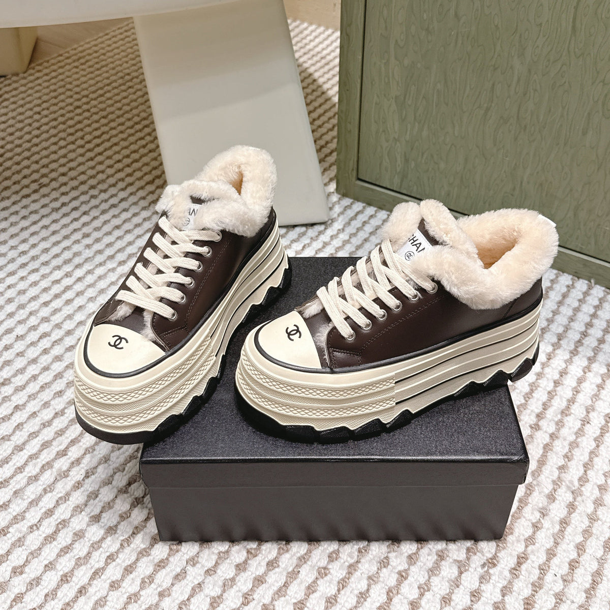 CHANEL 25S THICK-SOLE SNEAKERS 60MM IN DARK BROWN AND BEIGE CALFSKIN WITH FUR LINING