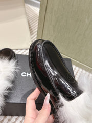 CHANEL 25S LOAFERS MOCCASIN IN BLACK GLOSSY CALFSKIN WITH WHITE MINK FUR LINING