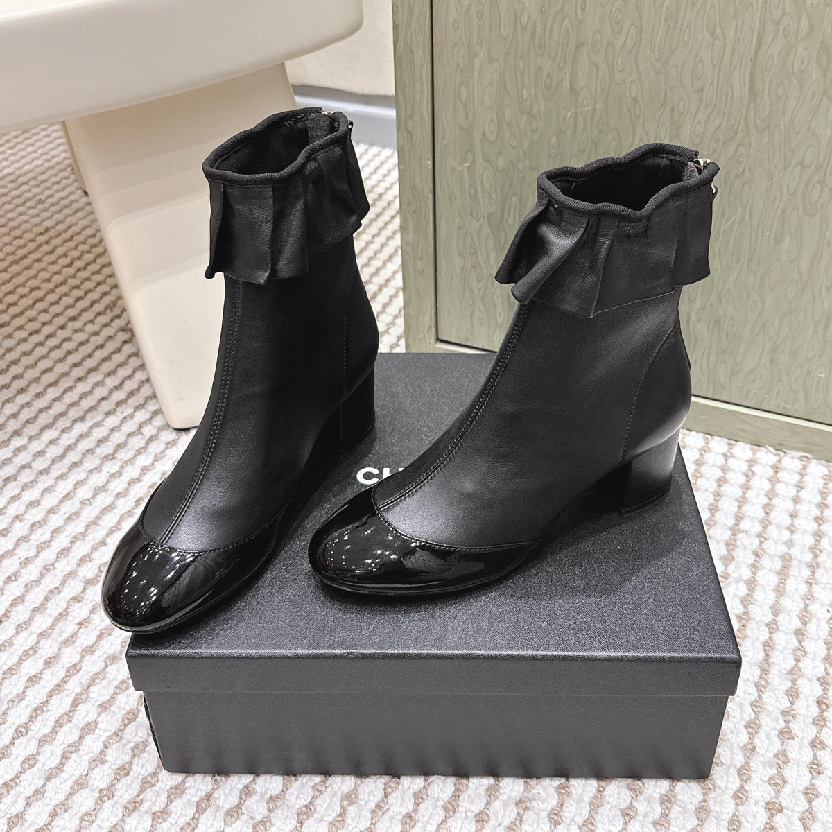 CHANEL 25S ANKLE BOOTS IN BLACK CALFSKIN GLOSSY TOE RUCHED