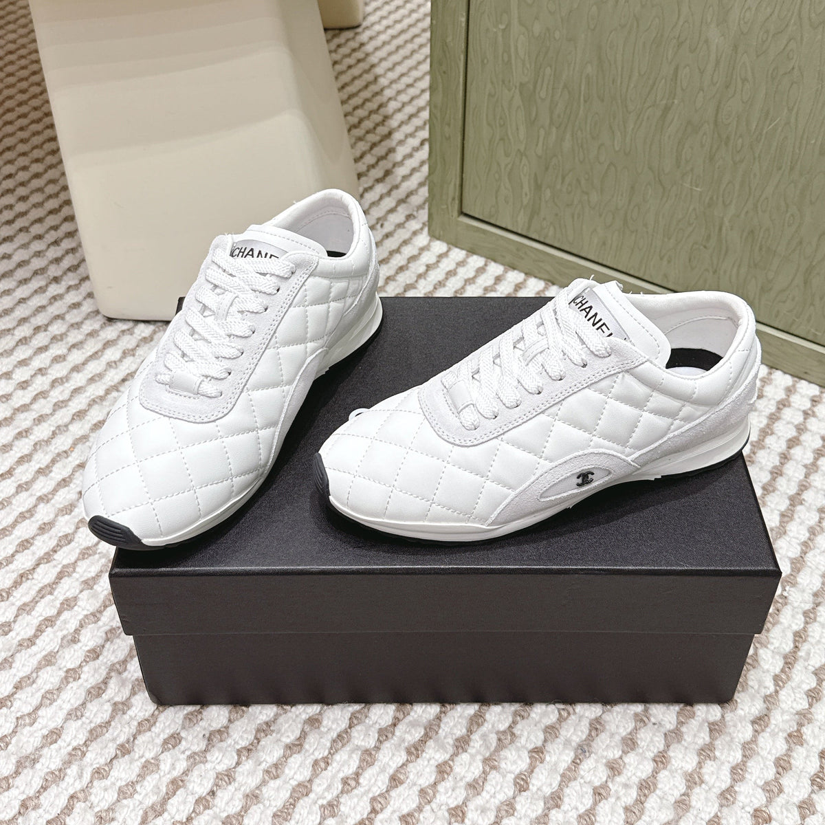 CHANEL 25S SNEAKERS IN WHITE CALFSKIN AND SUEDE