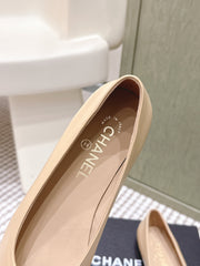 CHANEL 25S BALLET FLAT ROUND TOE IN BEIGE AND BLACK SHEEPSKIN WITH CAMELLIA