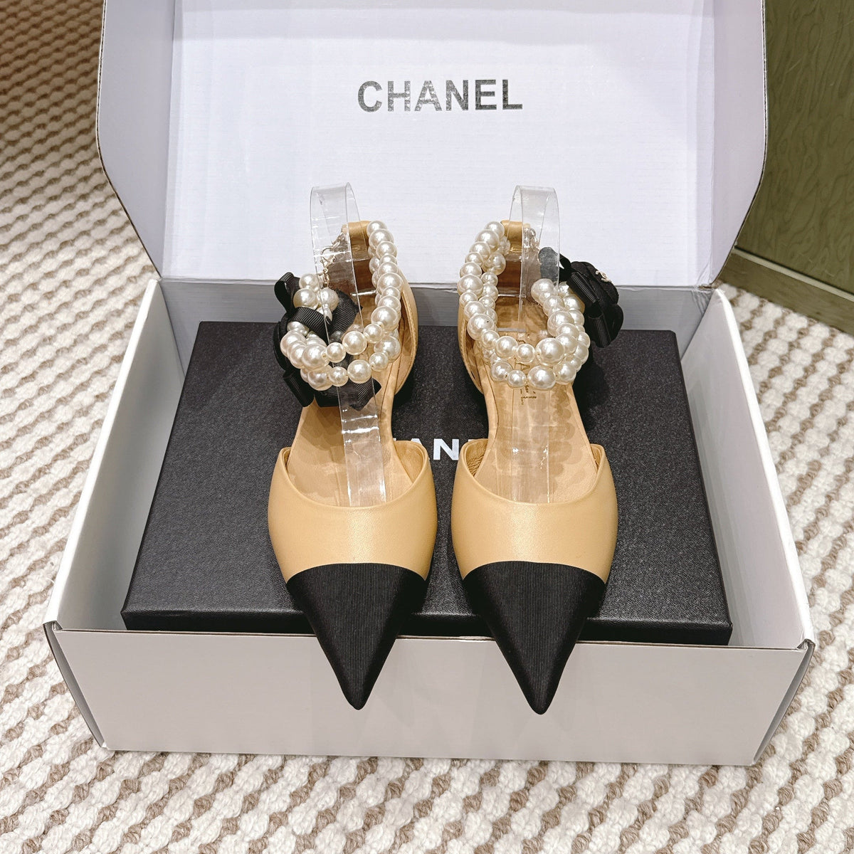 CHANEL 25S ESPADRILLE FLATS IN BEIGE AND BLACK CALFSKIN WITH PEARL STRAP