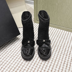 CHANEL 25S ANKLE BOOTS IN BLACK SHEARLING LAMBSKIN AND PATENT CALFSKIN