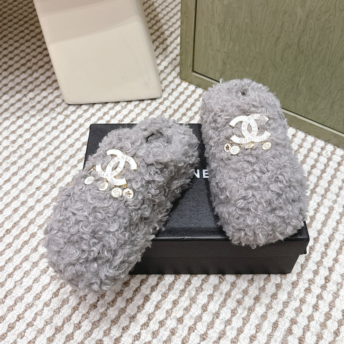 CHANEL 25S CLASSIC FURRY SLIDES IN GRAY WITH DOUBLE C LOGO