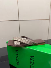 BOTTEGA VENETA 26S SANDALS IN DARK BROWN CALFSKIN AND RAFFIA