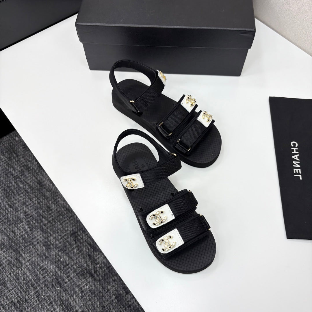 CC SANDAL 25S IN BLACK FABRIC WITH WHITE HARDWARE