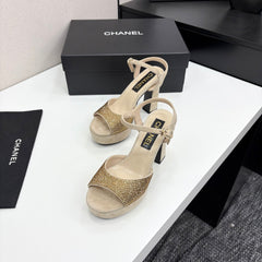 CC HEEL SANDAL 25S IN BEIGE SUEDE WITH CRYSTAL