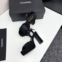 CC HEEL SANDAL 25S IN BLACK SUEDE WITH CRYSTAL