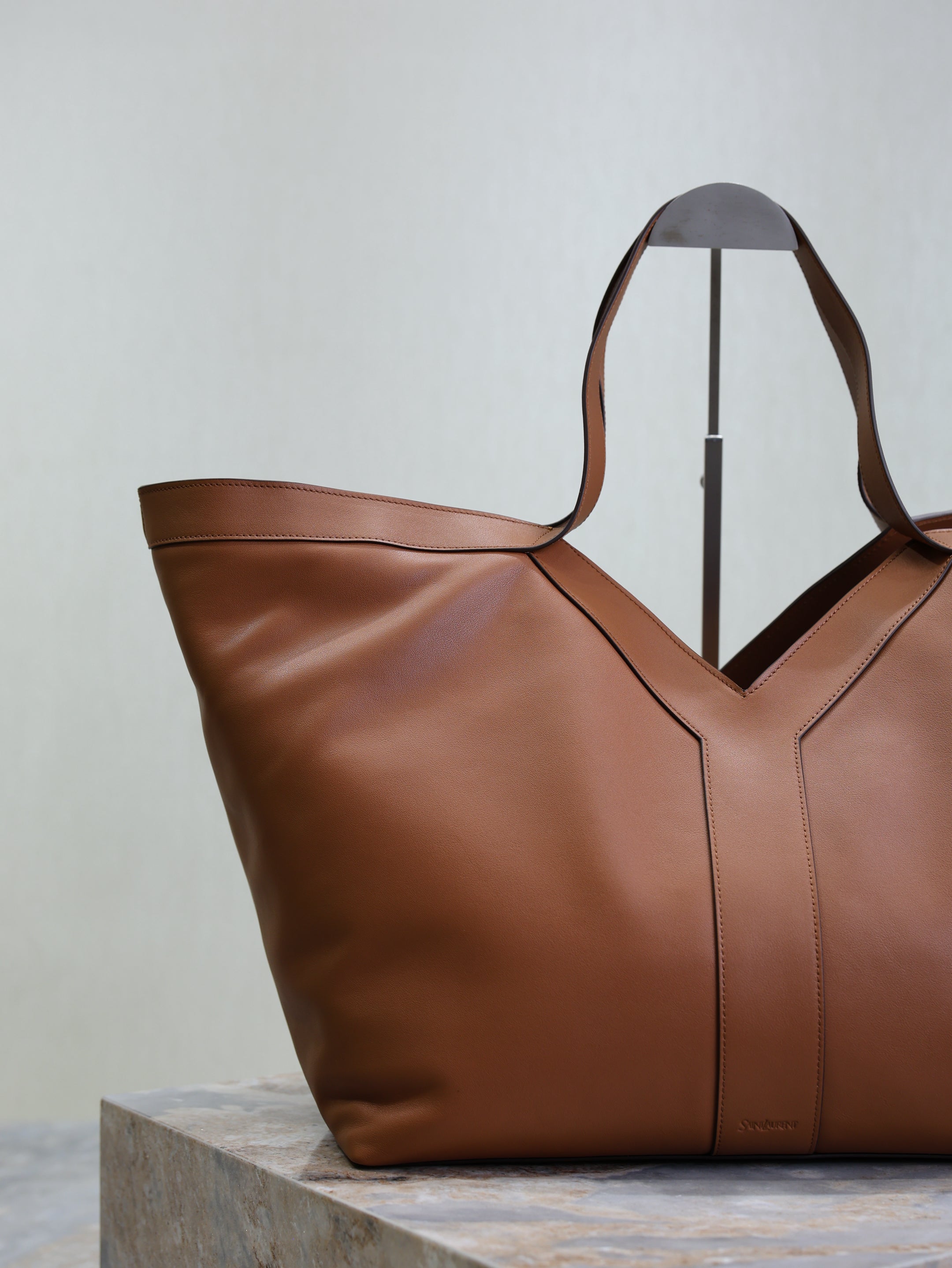 YSL 25S Y TOTE 50 IN CARAMEL CALFSKIN GOLD HARDWARE