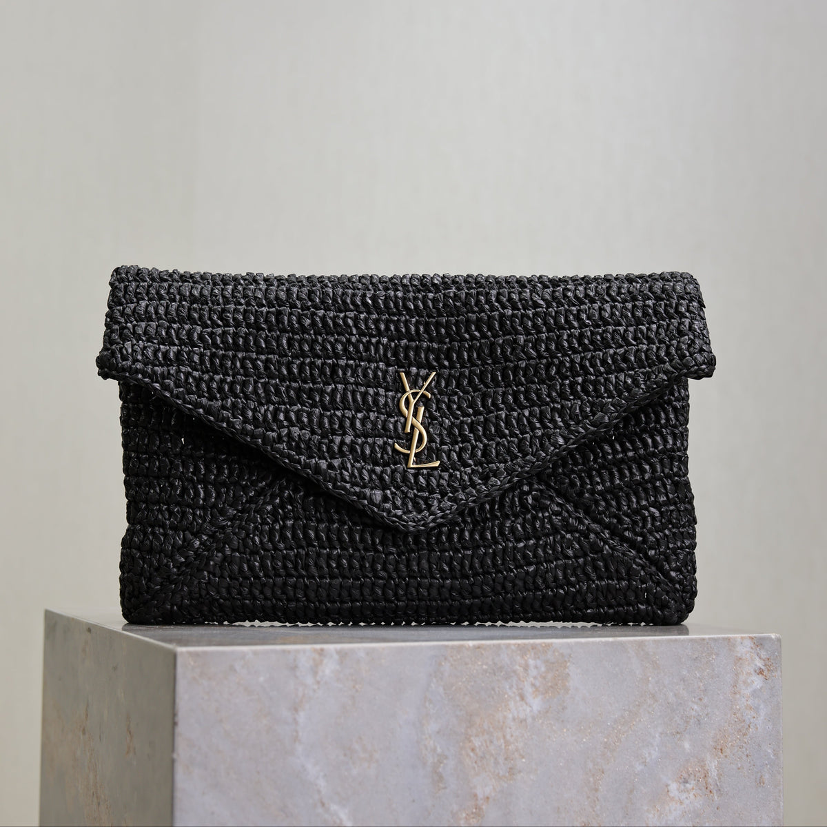 YSL 25S CASSANDRE LARGE ENVELOPE POUCH 29 IN BLACK RAFFIA GOLD HARDWRE