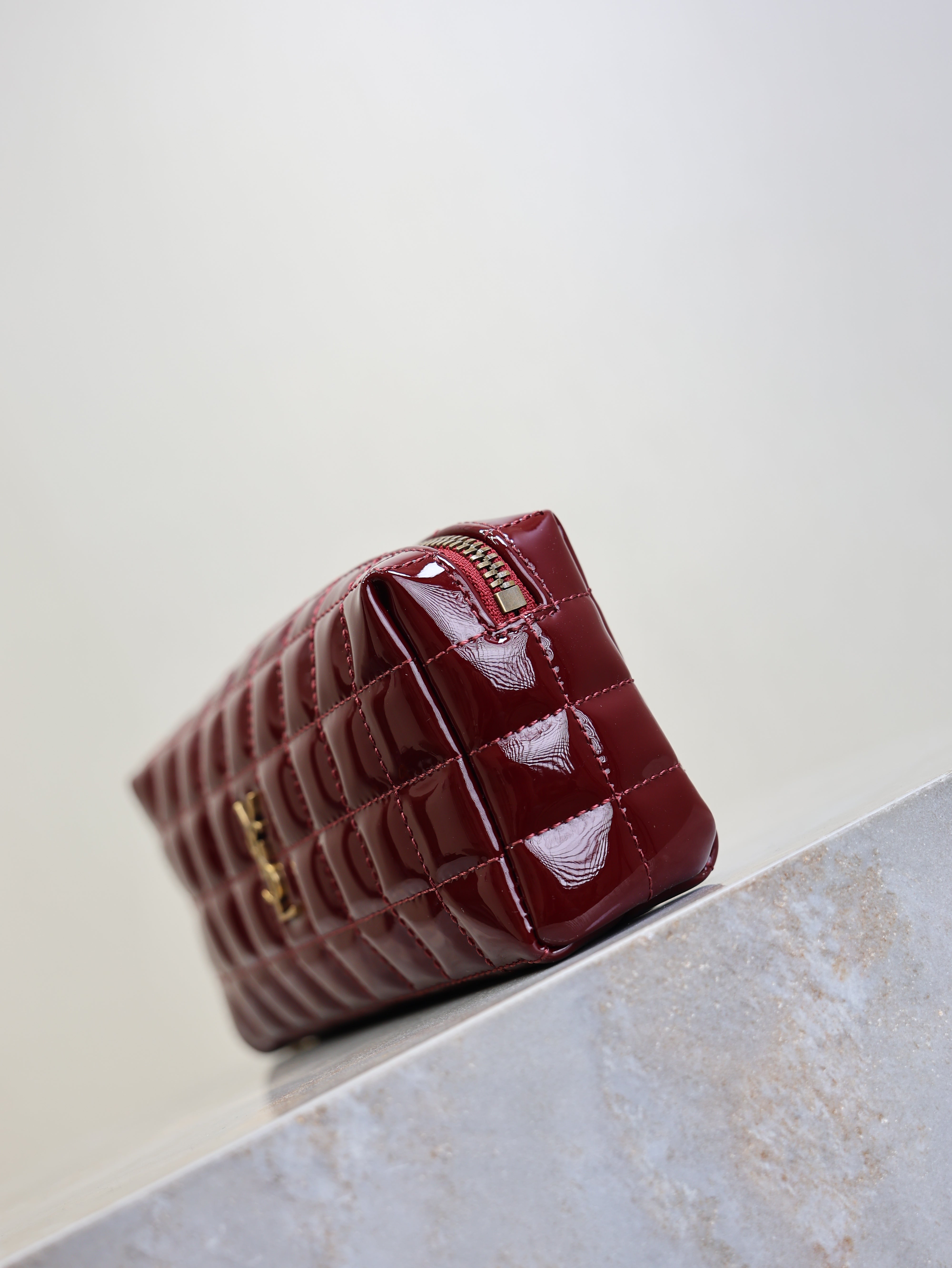 YSL 25S CASSANDRE MATELASSÉ CARRÉ POUCH ON CHAIN 18 IN DARK RED WINE SHINY CALFSKIN