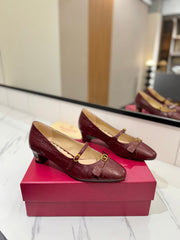 VLTN VLOGO SIGNATURE ROUND-TOE HEELS 25S IN DARK RED LAMBSKIN SNAKE-EMBOSSED