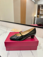 VLTN VLOGO SIGNATURE ROUND-TOE HEELS 25S IN BLACK LAMBSKIN SNAKE-EMBOSSED