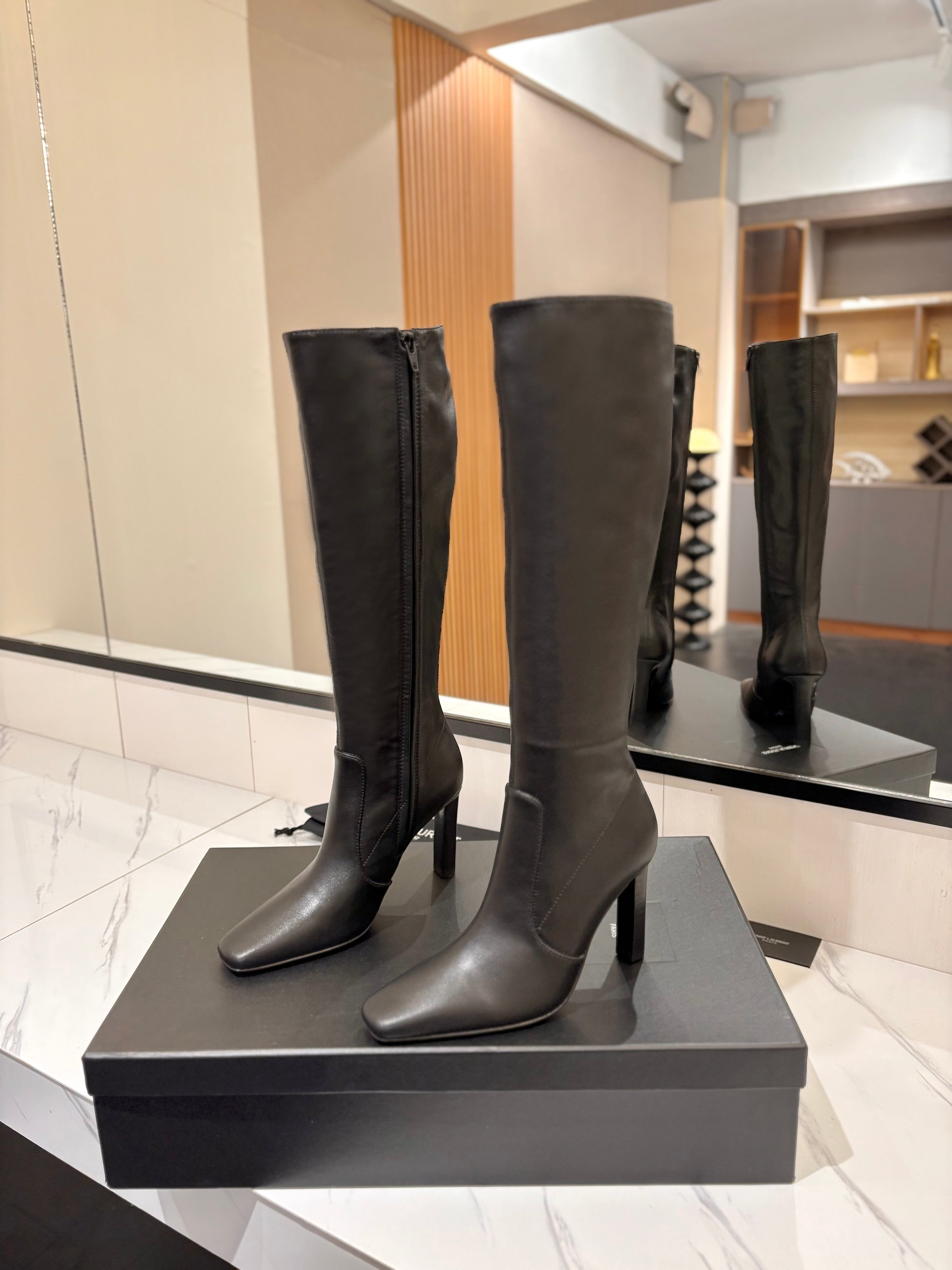 YSL 26S KNEE-HIGH BOOTS 90 MM IN BLACK CALFSKIN