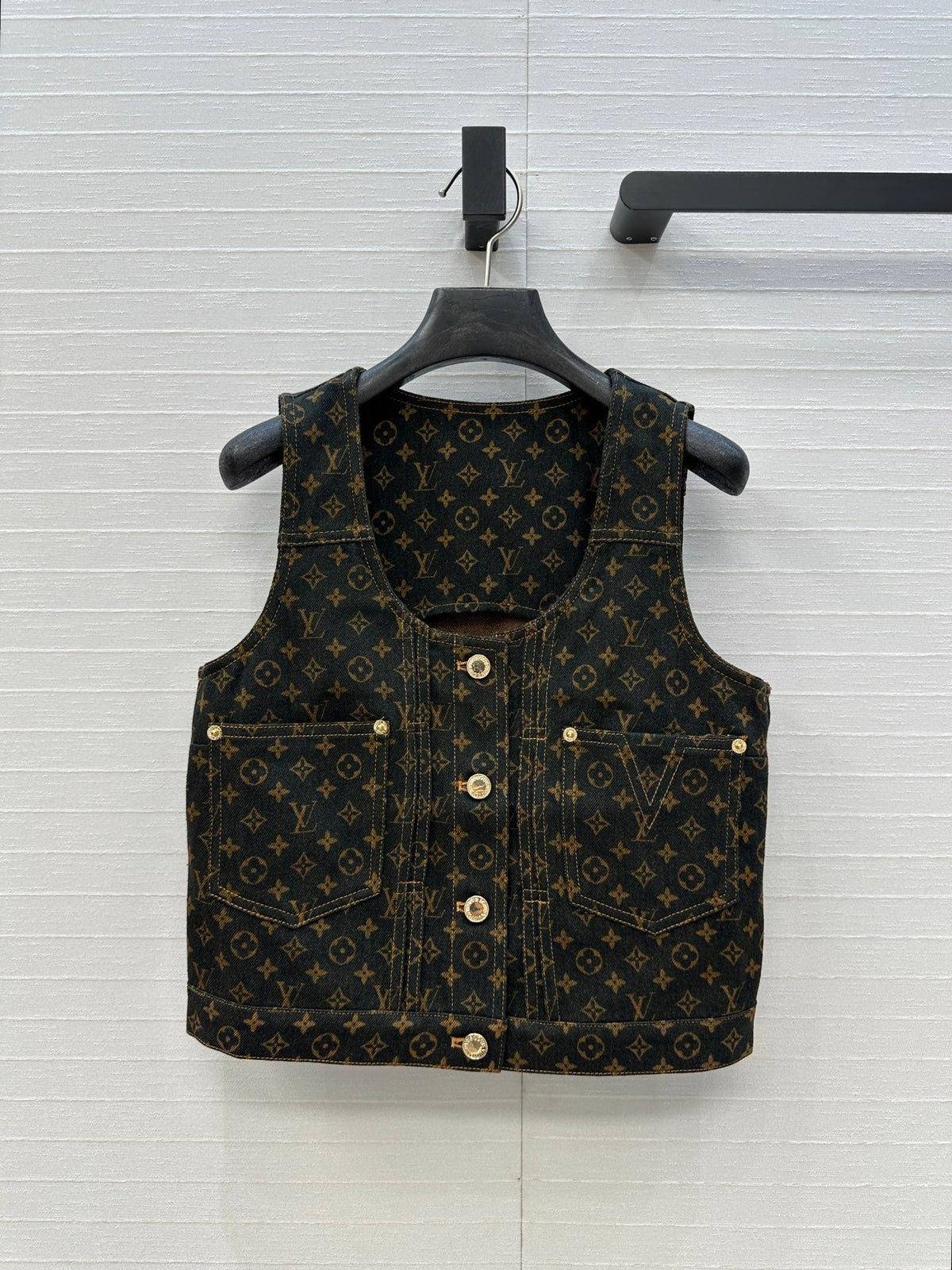 LV  DENIM SLEEVELESS TOP WITH LOGO 264405