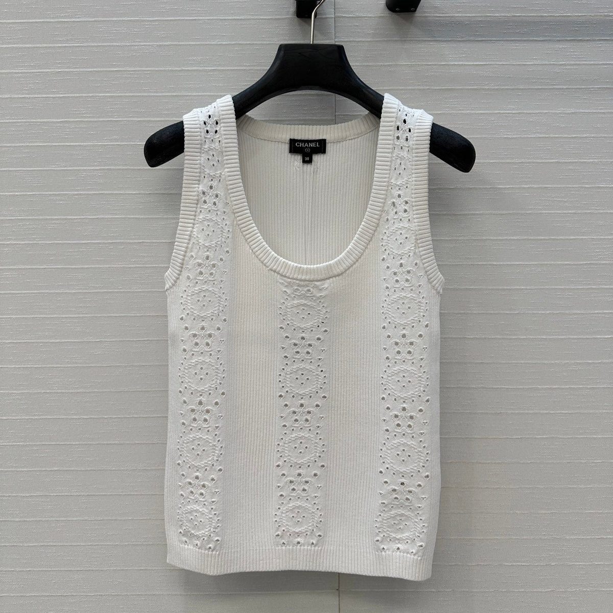 CHANEL SLEEVELESS TOP STYLE 62