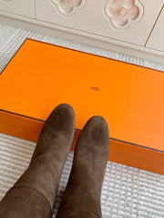 HM 25S TALL BOOTS 90 MM IN DARK BROWN SUEDE