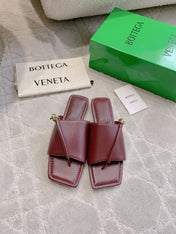 BOTTEGA VENETA 26S FLAT THONG SANDALS IN DARK RED LAMBSKIN