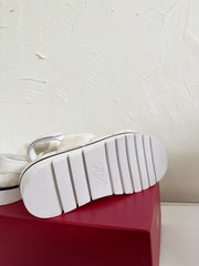 SLIDY VIV' WINTER FUR STRASS BUCKLE SANDALS IN WHITE SHEARLING