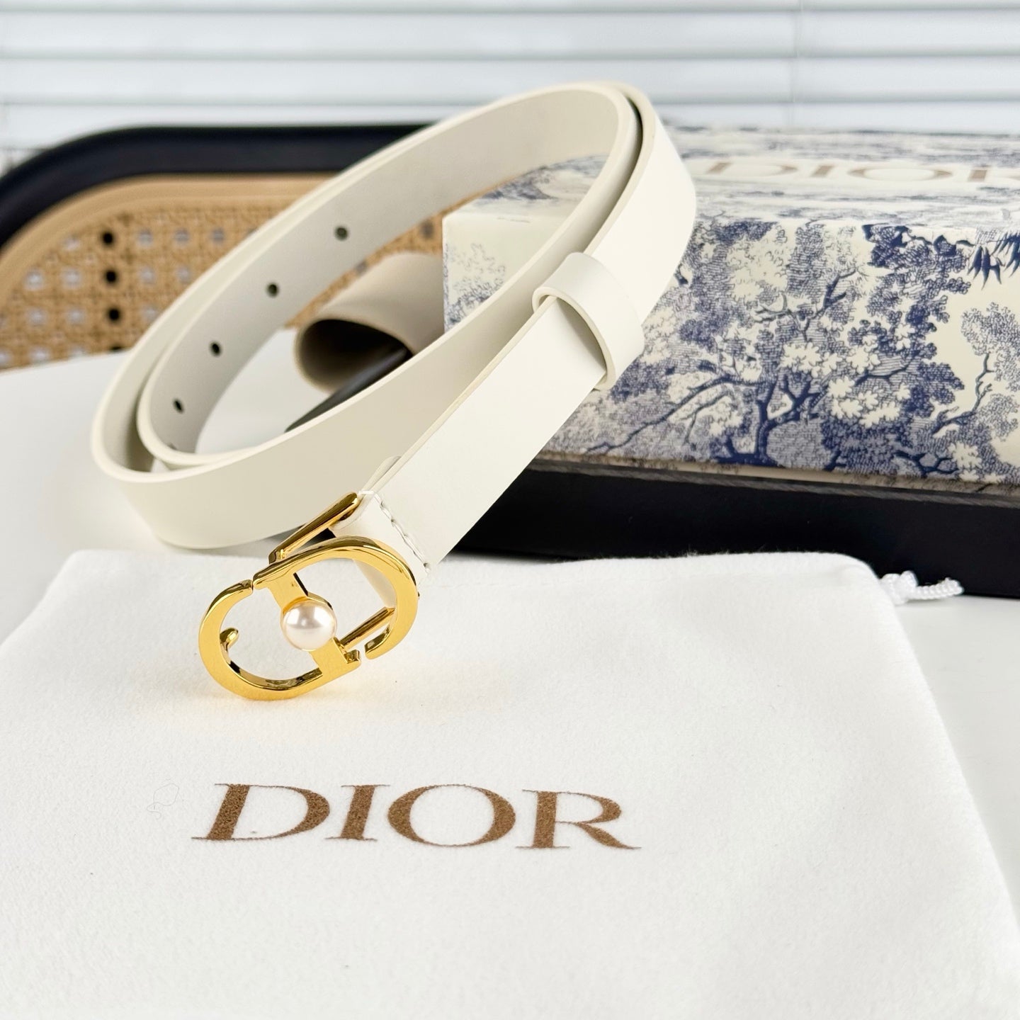 DIOR 25S BELT 20 MM IN WHITE CALFSKIN 564607