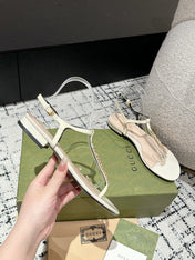 THONG SANDAL IN WHITE CALFSKIN WITH GOLD HARDWARE