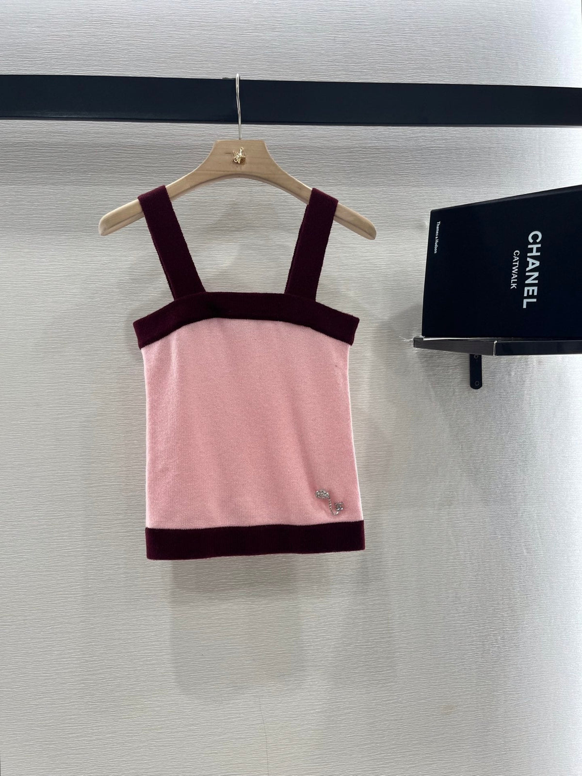 CHANEL FLAT-NECK KNIT CAMISOLE AND STRAIGHT KNIT SKIRT SET 263412