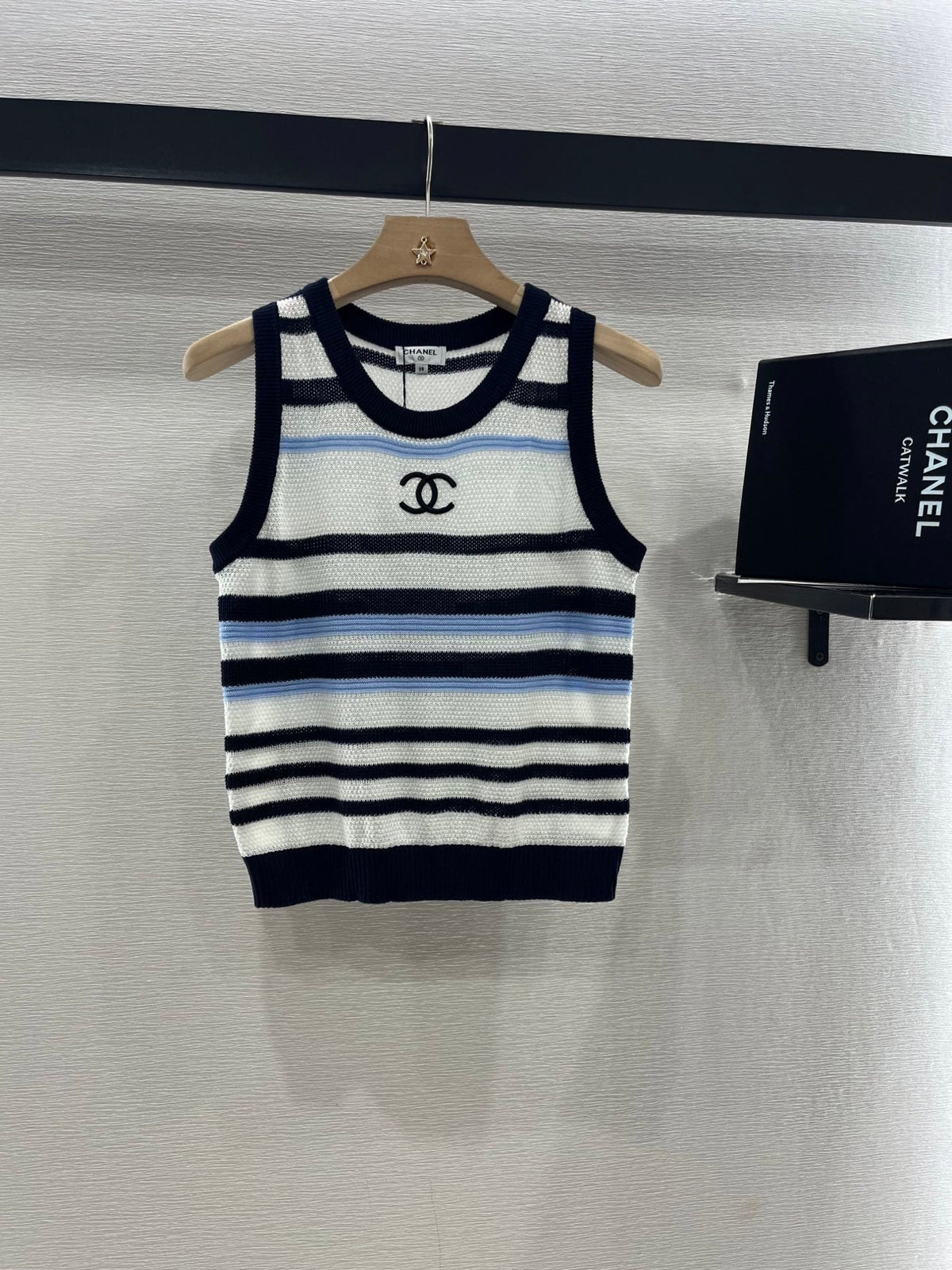 CHANEL STRIPED SLEEVELESS KNIT TOP 263401