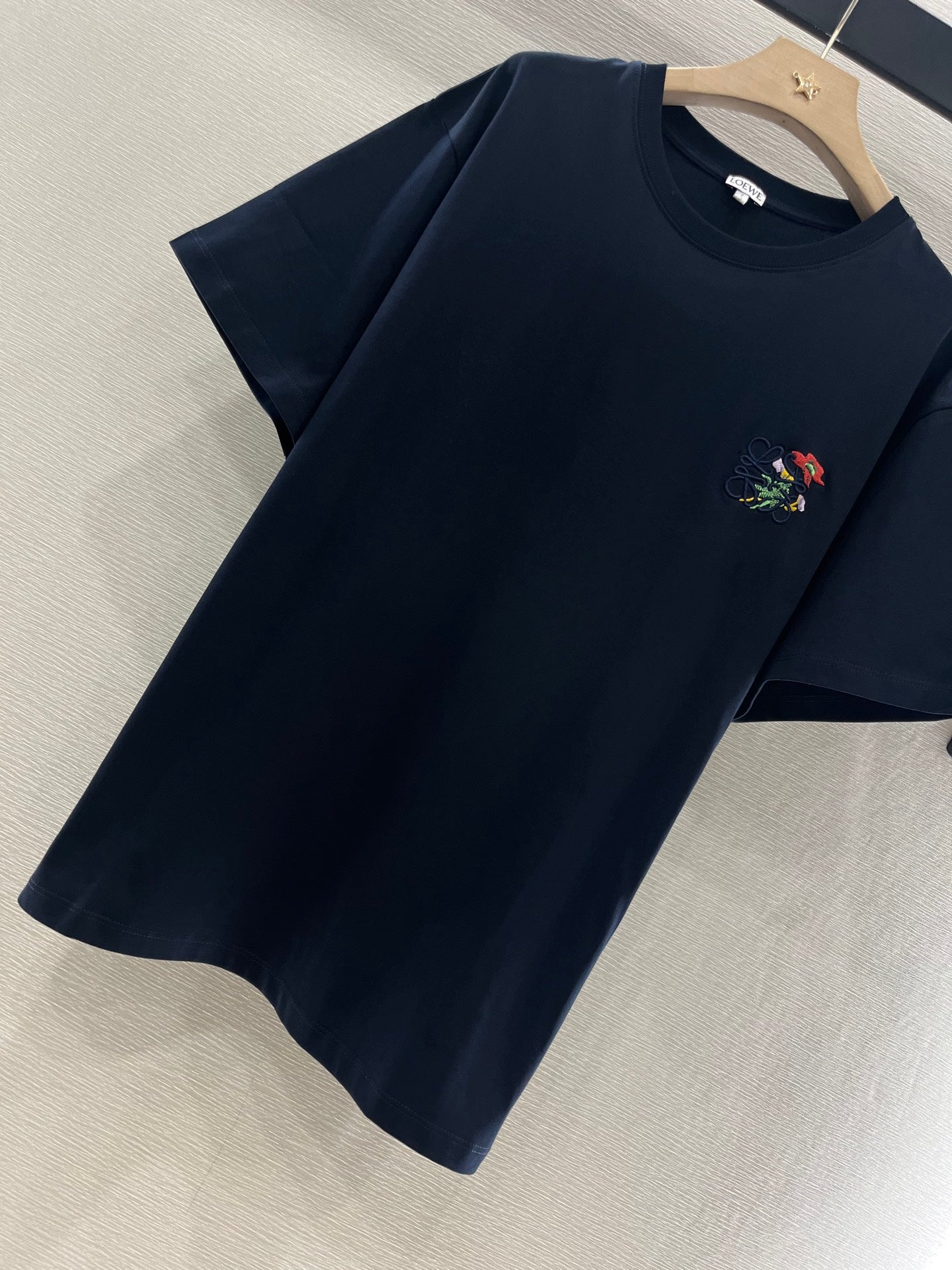 LOEWE T-SHIRT WITH FLORAL EMBROIDERY 274666