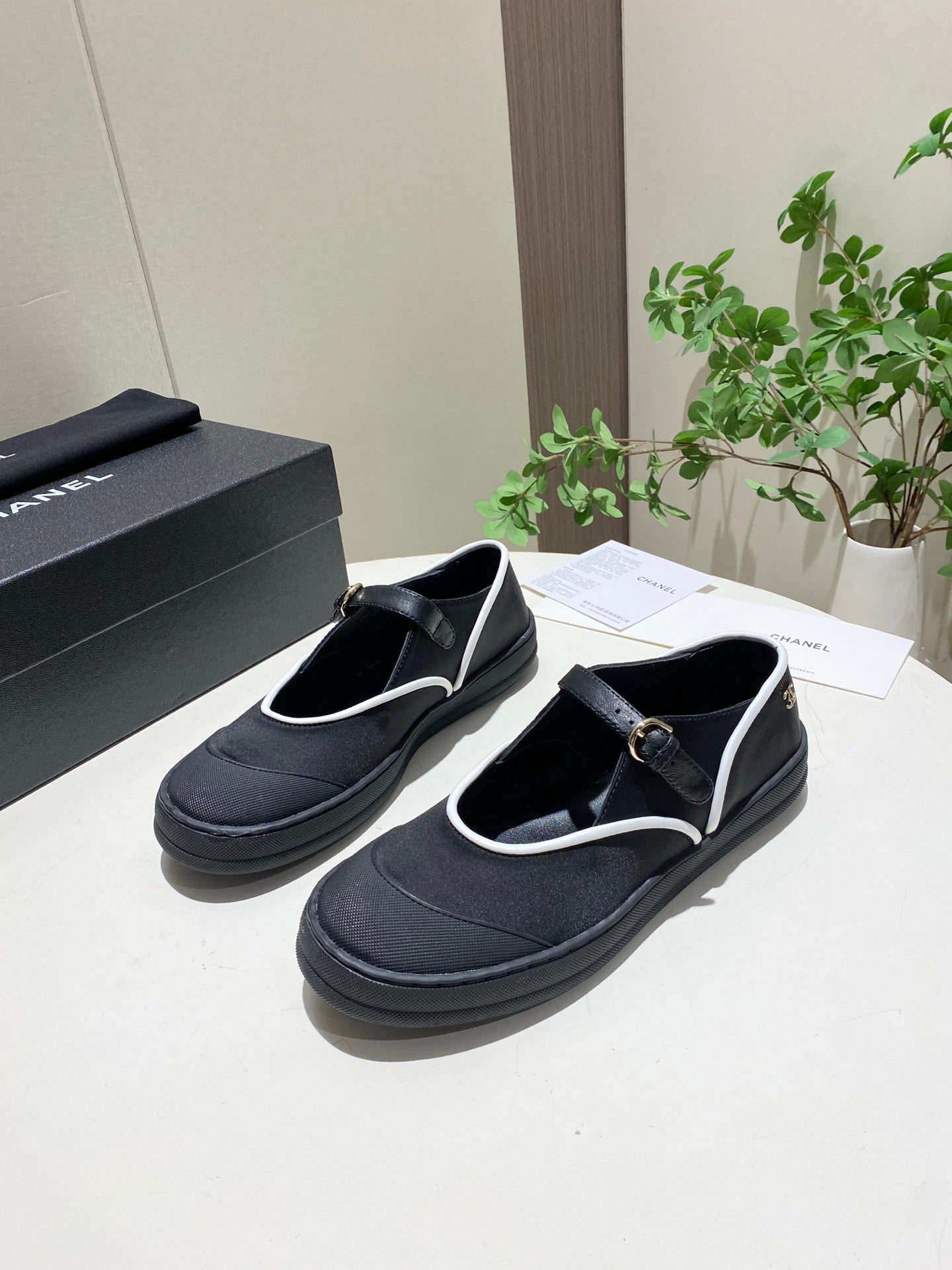 CHANEL 26S MARY JANE FLAT IN BLACK FABRIC AND LAMBSKIN
