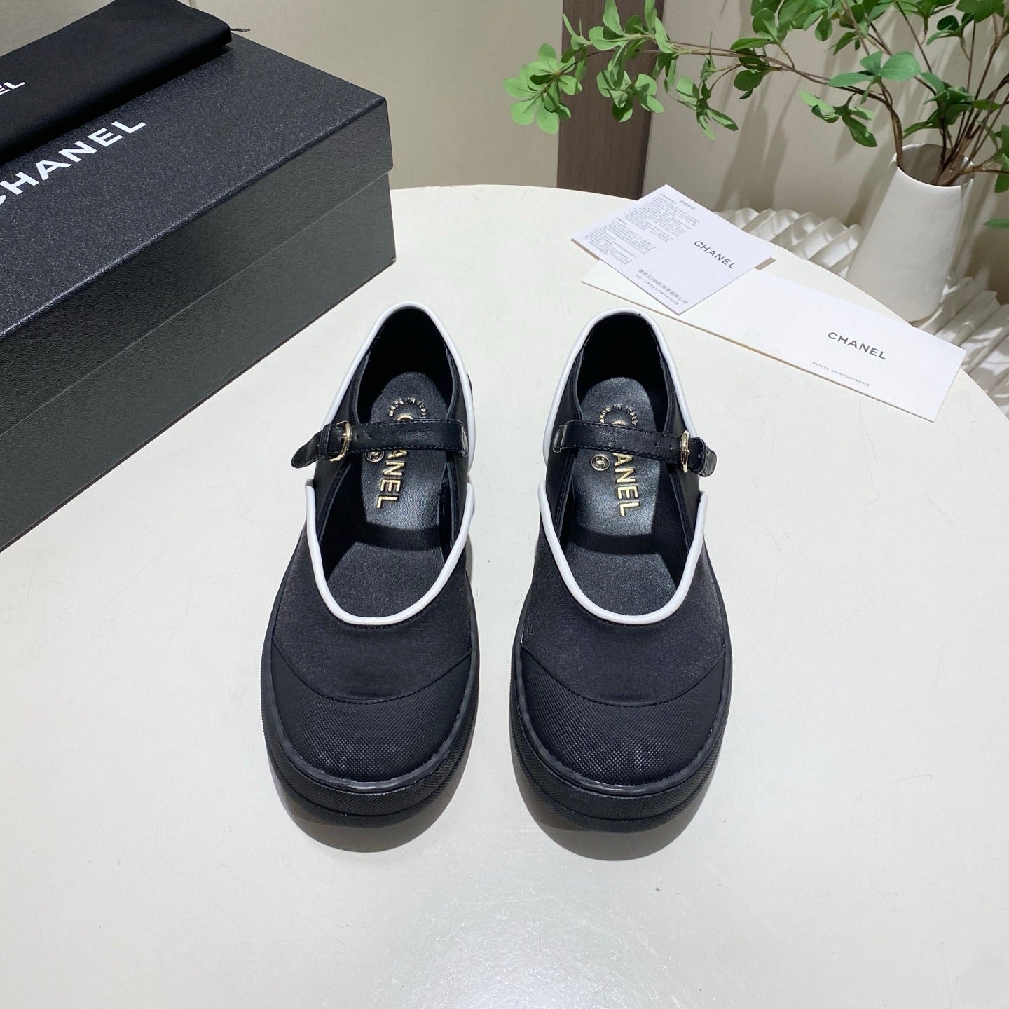 CHANEL 26S MARY JANE FLAT IN BLACK FABRIC AND LAMBSKIN