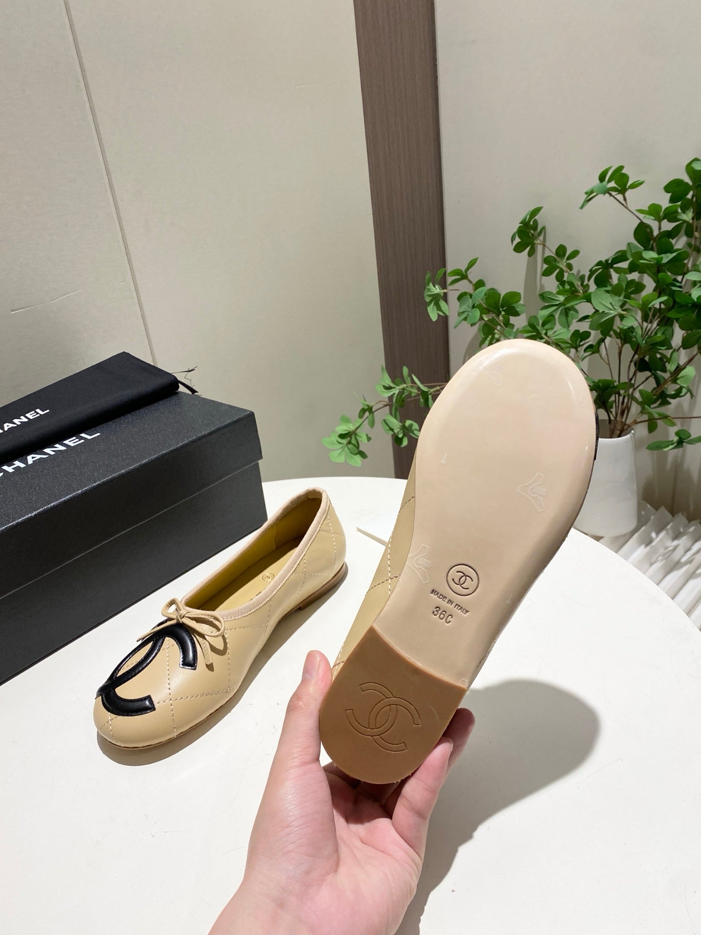 CHANEL 26S FLATS IN BEIGE LAMBSKIN WITH BOW