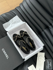 CC BALLET FLATS IN BLACK LAMBSKIN WITH GOLD HARDWARE