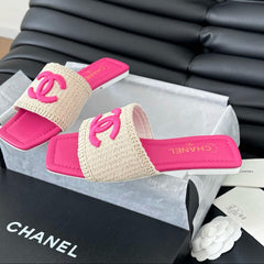 WOVEN SLIDE IN RAFFIA AND BRIGHT PINK LAMBSKIN