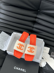 WOVEN SLIDE IN RAFFIA AND VIVID ORANGE LAMBSKIN