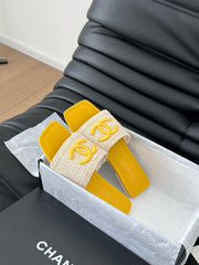 WOVEN SLIDE IN RAFFIA AND LIGHT YELLOW LAMBSKIN