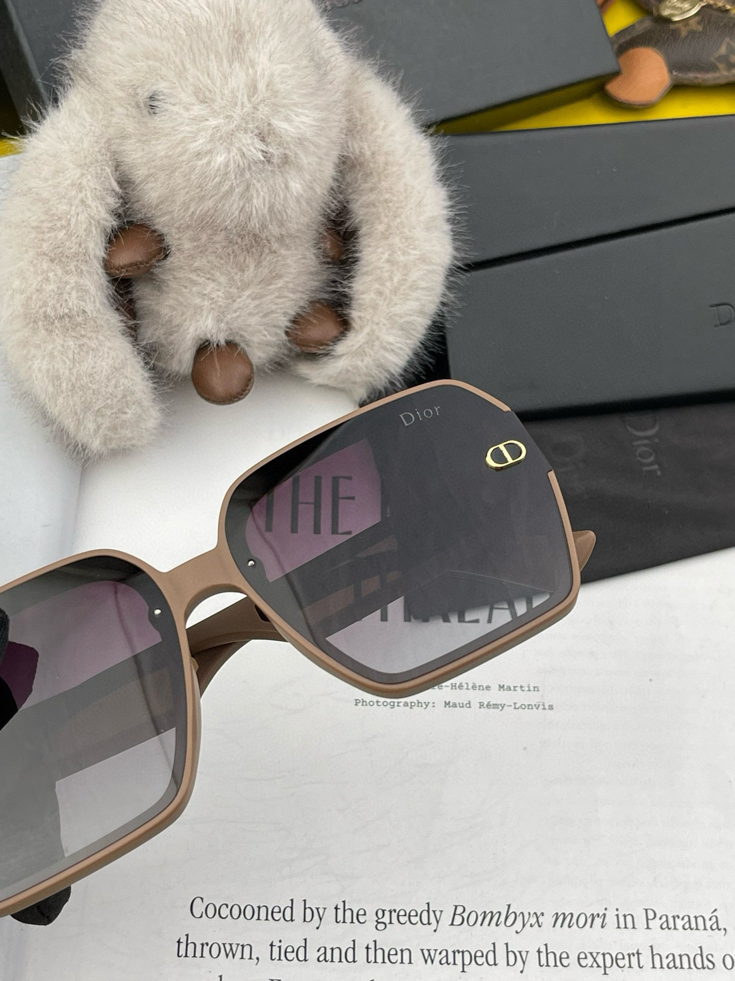 MONTAIGNE SQUARE SUNGLASS D1292 IN LIGHT BROWN ACETATE