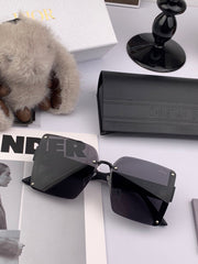 MONTAIGNE SQUARE SUNGLASS CD1677 IN ACETATE