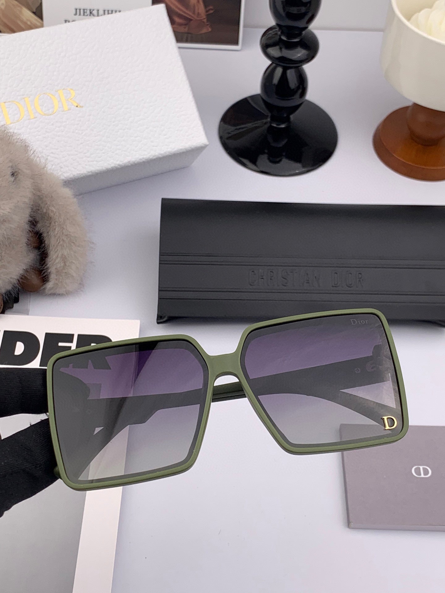 MONTAIGNE SUNGLASS CD1595 IN GREEN ACETATE