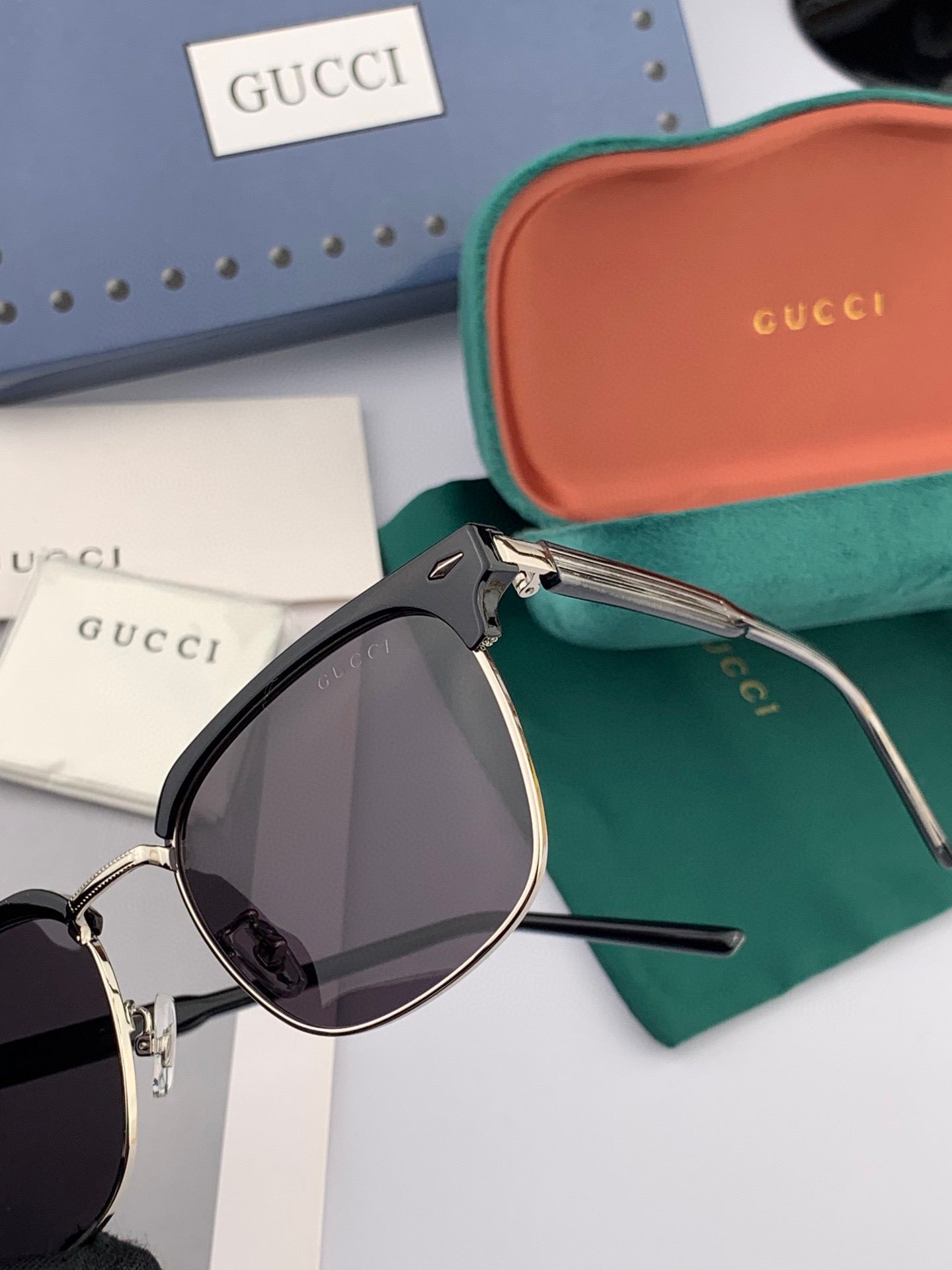 SQUARE METAL AND ACETATE SUNGLASSES G5637