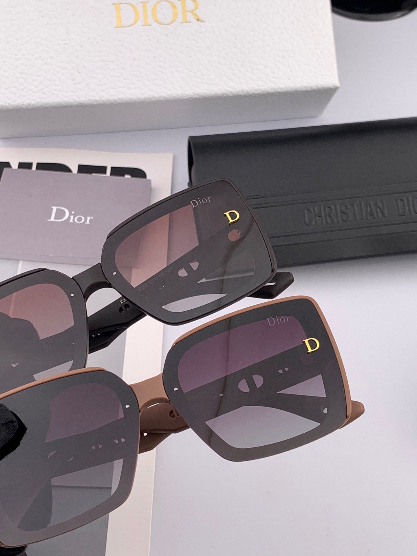 MONTAIGNE SUNGLASS CD1228 IN ACETATE EMBOSSED LOGO