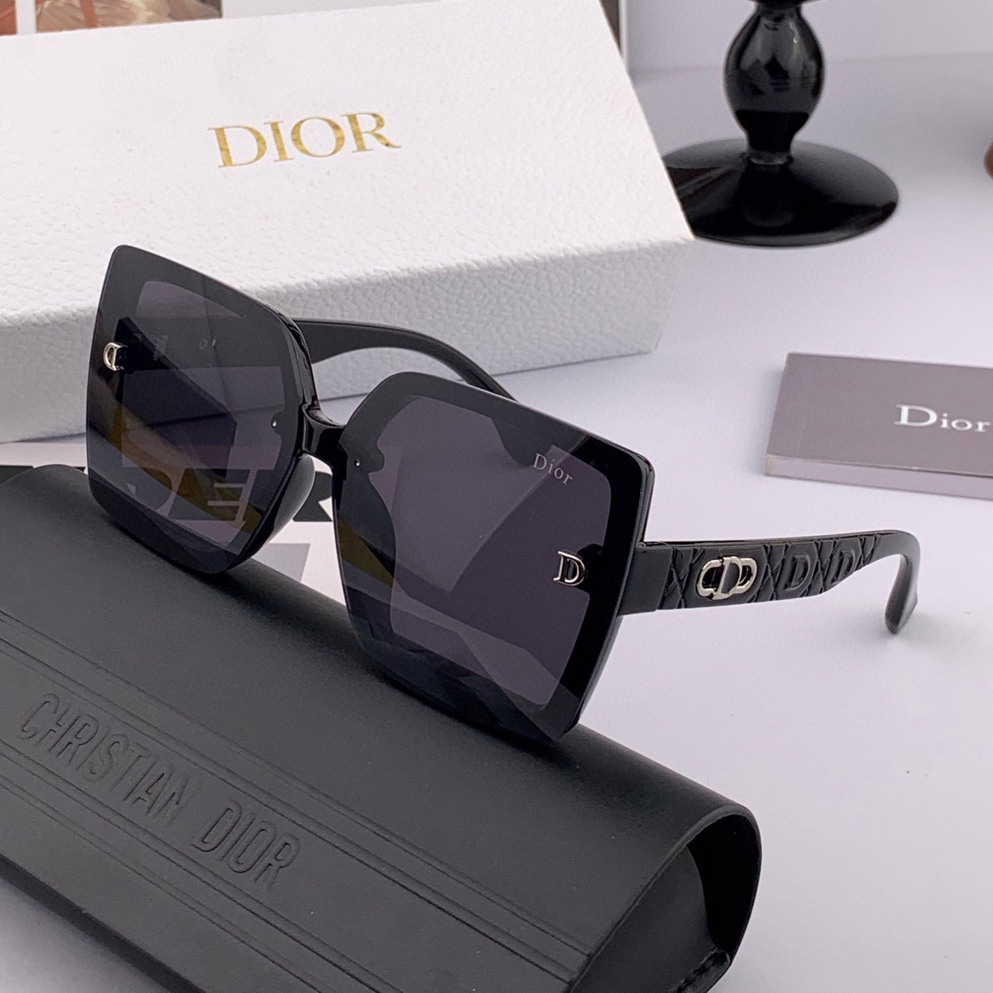 MONTAIGNE SUNGLASS D2302 IN ACETATE EMBOSSED LOGO
