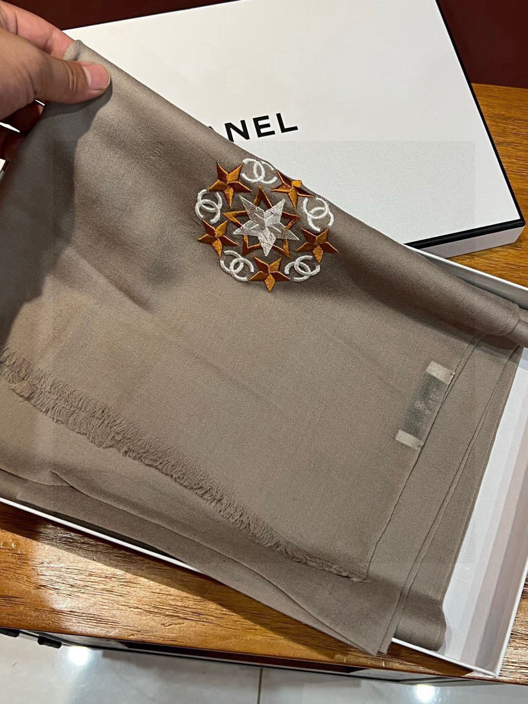 CHANEL 25S SCARF 200 IN CASHMERE WOOL 701967