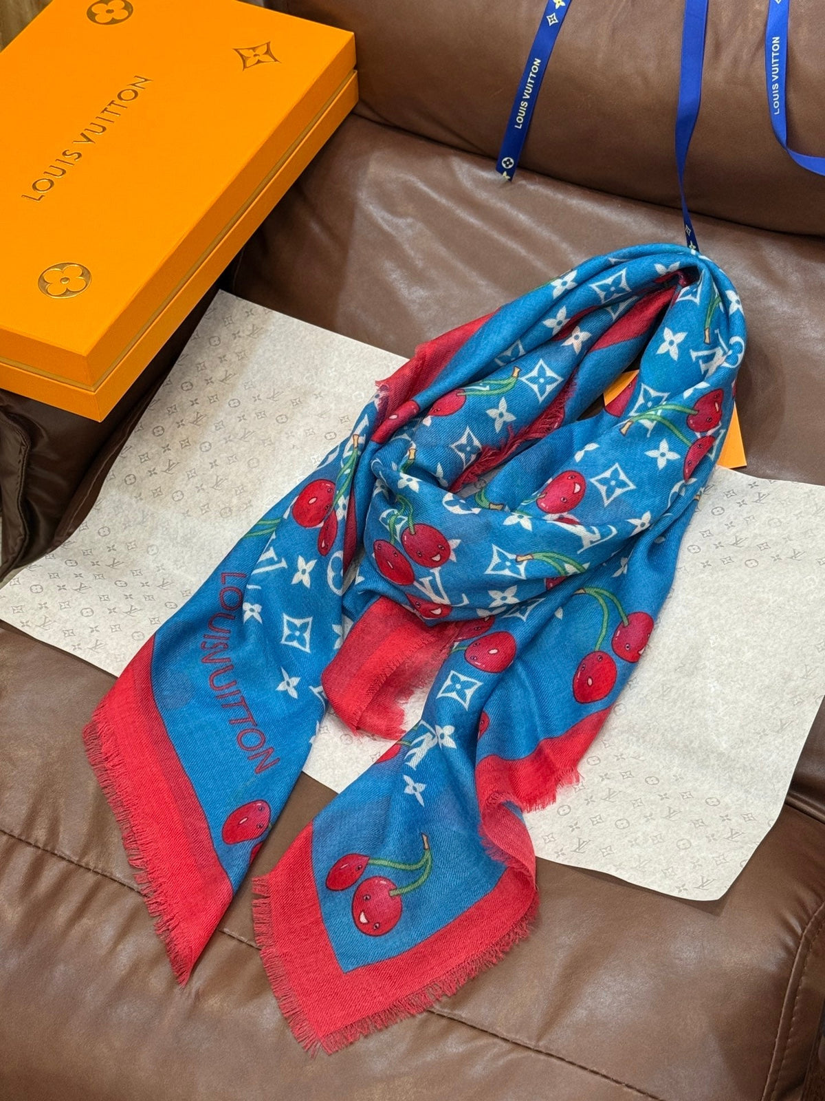 LV SCARF 140 CM IN CASHMERE 721494