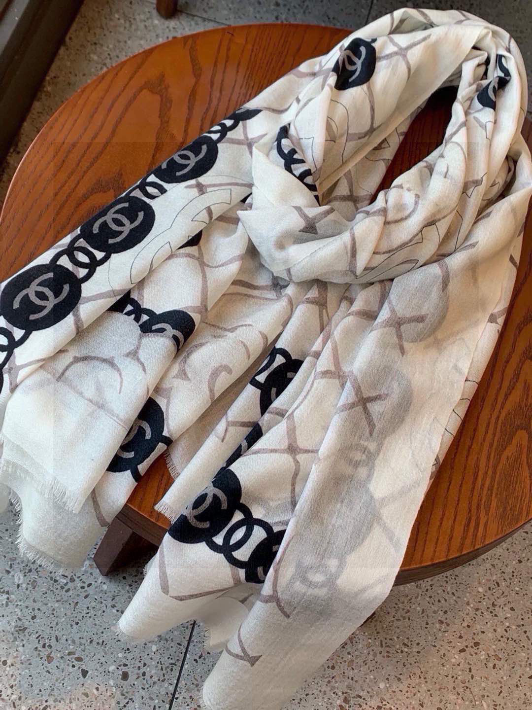 HERMES 25S SCARF 200 IN SILK 724722