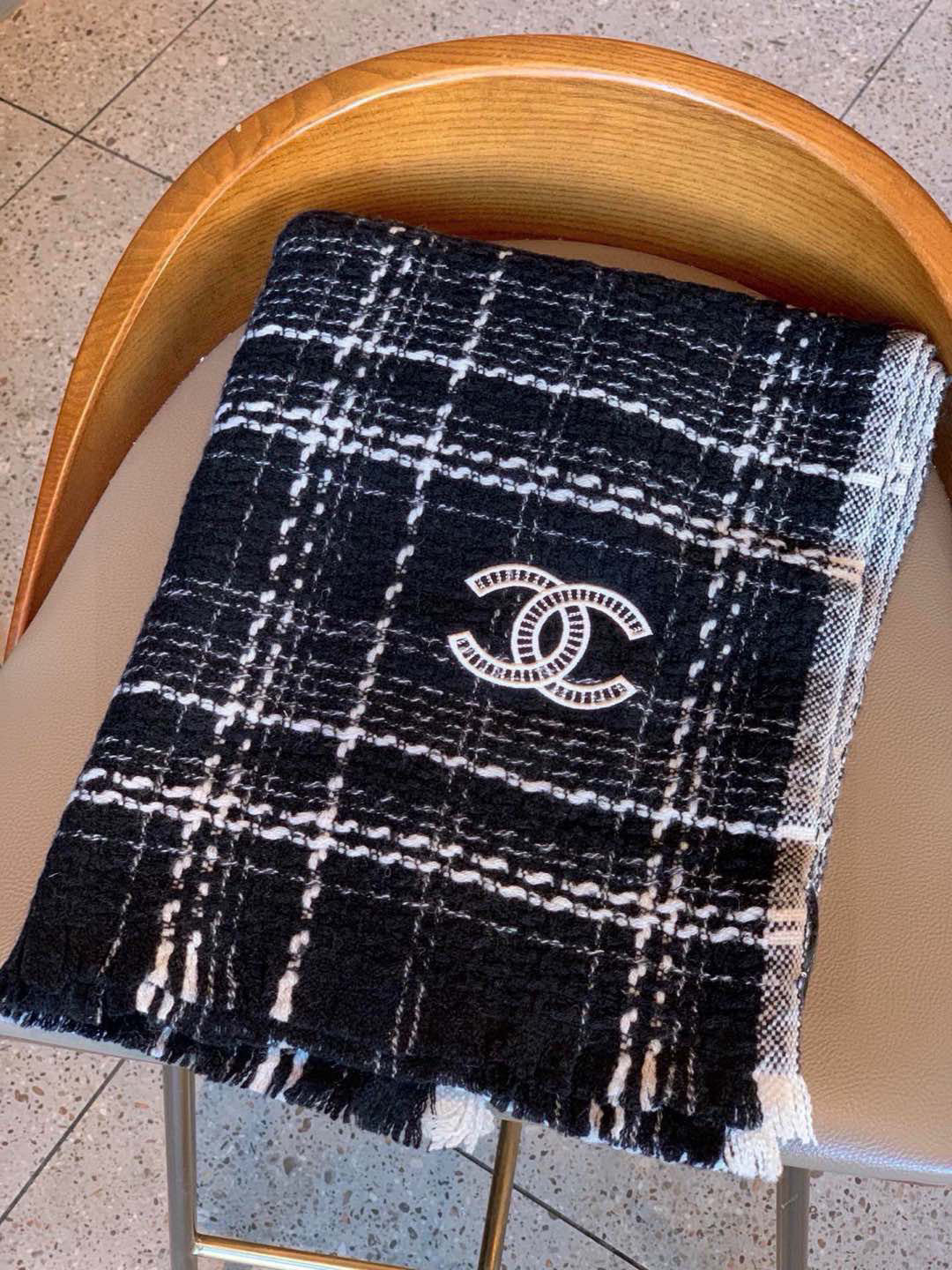 CHANEL 25S SCARF 200 IN CASHMERE 732052