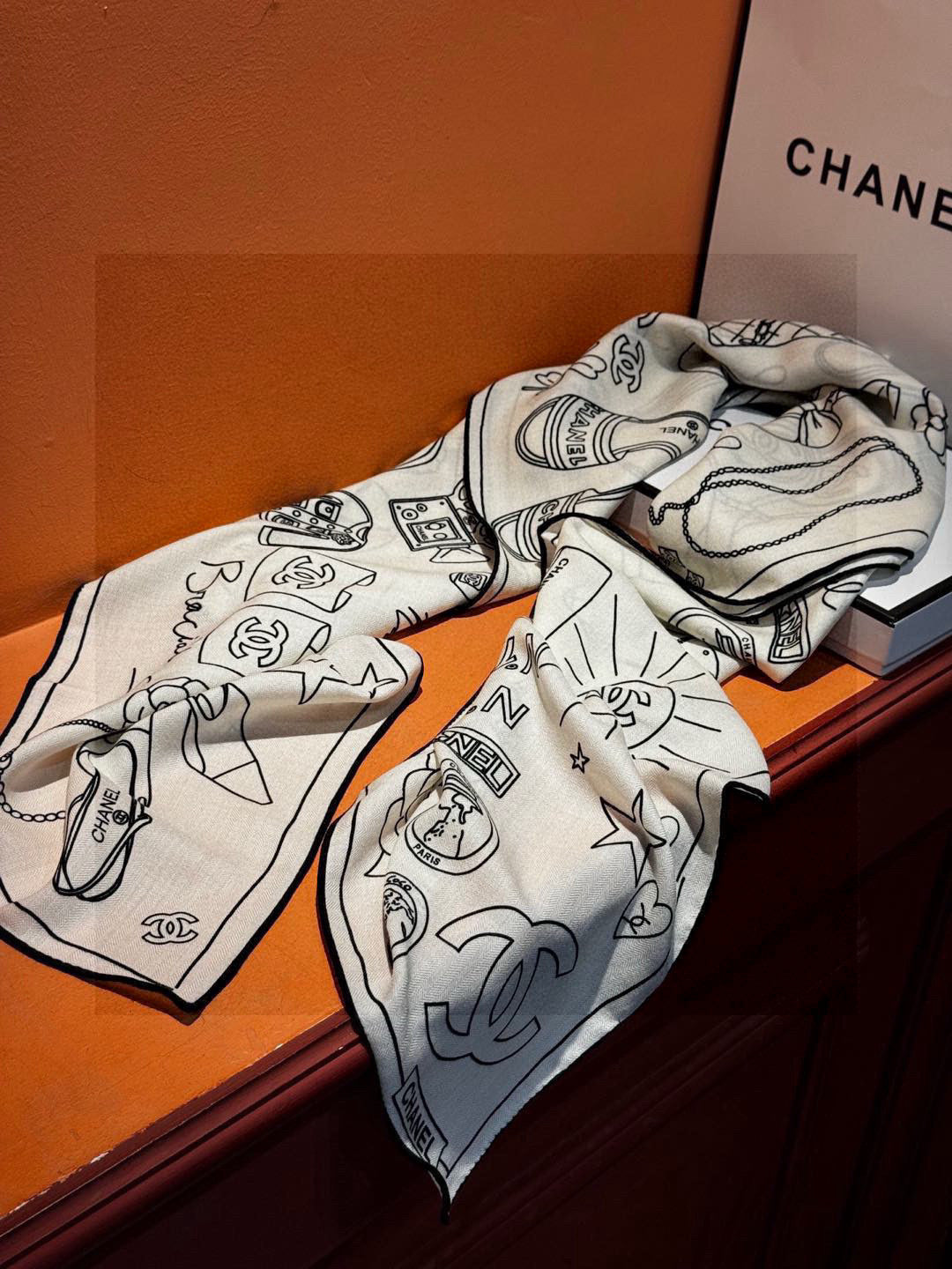 CHANEL 25S SCARF 140 IN SILK 735810