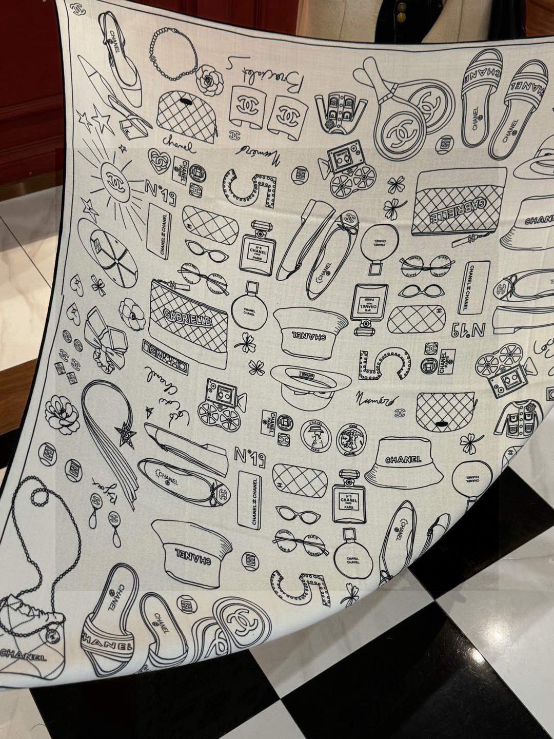 CHANEL 25S SCARF 140 IN SILK 735810