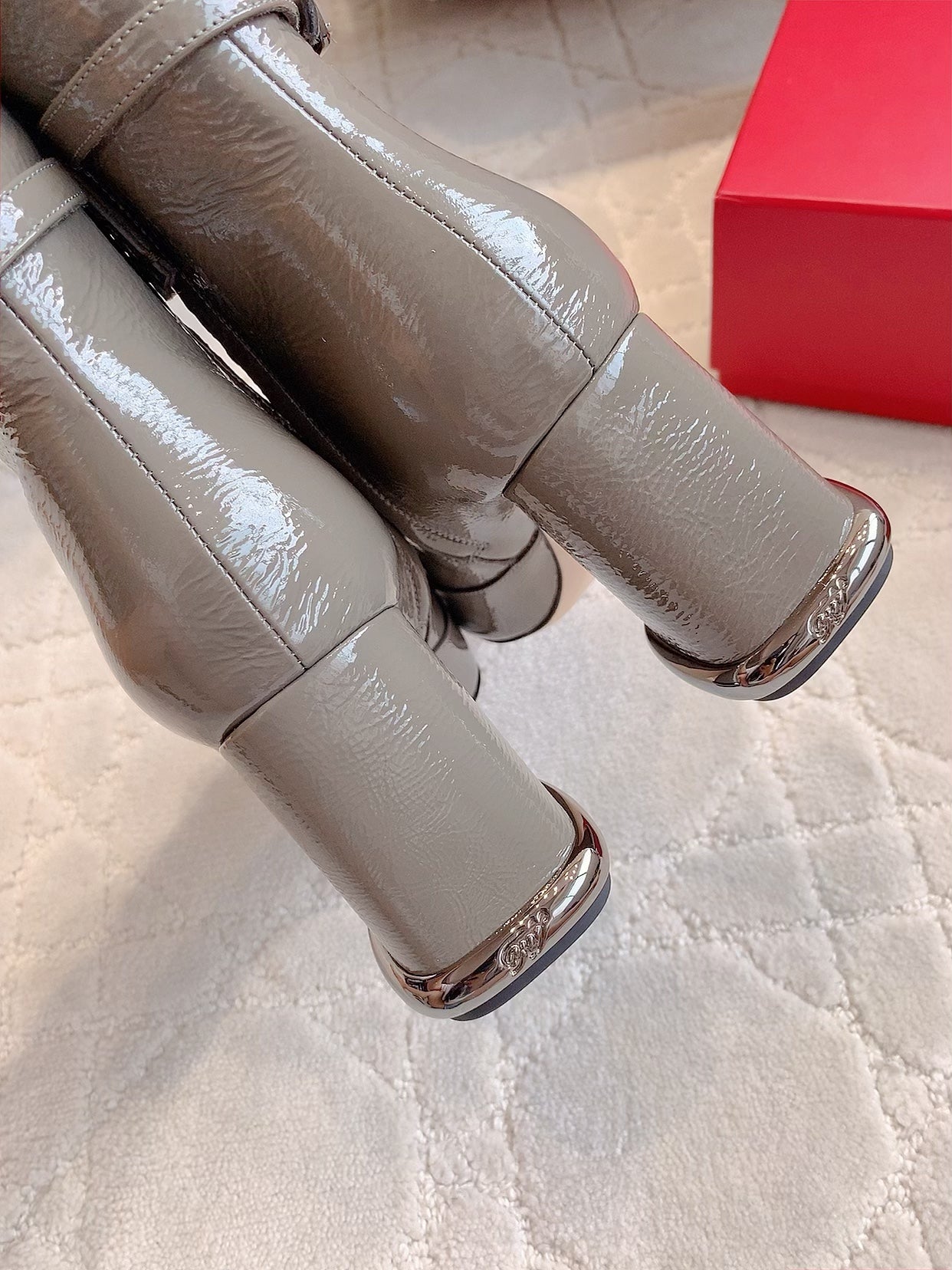 VIV' PODIUM BOOTIES IN GREY GLOSSY LAMBSKIN